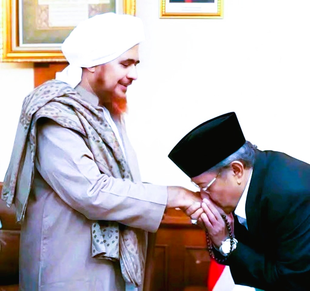 TAKZIM SANTRI ANTARA ADAB ATAU FEODALISME: Analisis Fenomenologis dan Hermeneutik Spiritual adab santri