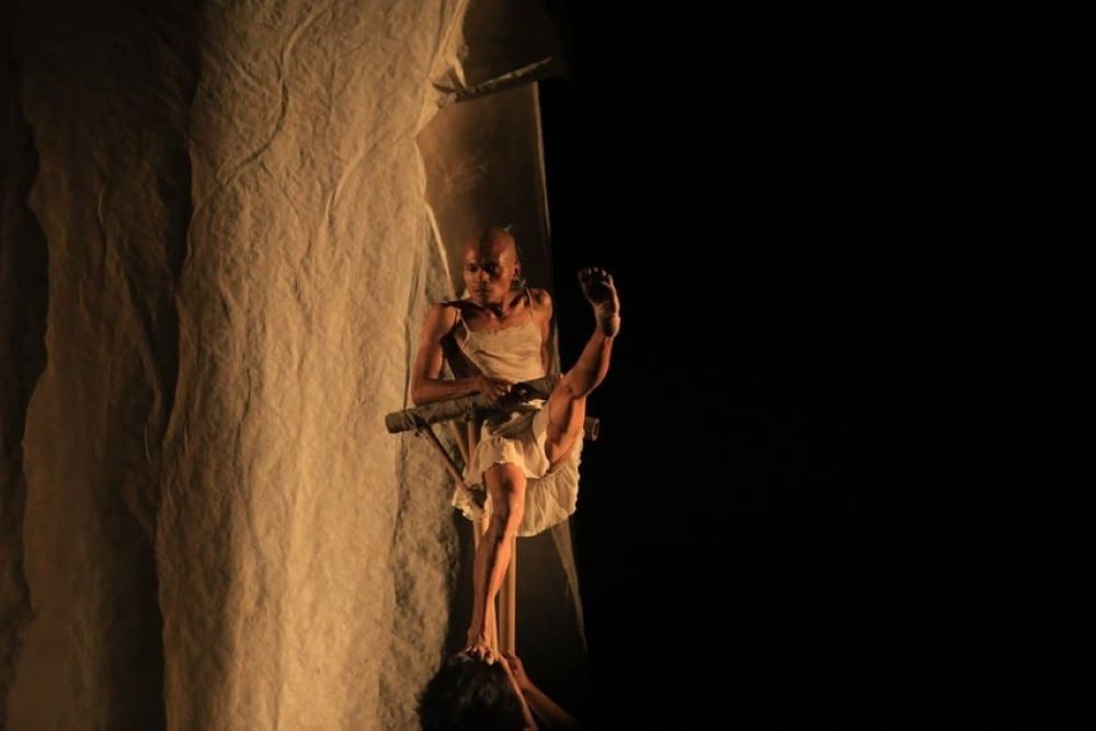 AKU-TUBUH SIAPA : Catatan seorang aktor dari proses Teater Payung Hitam