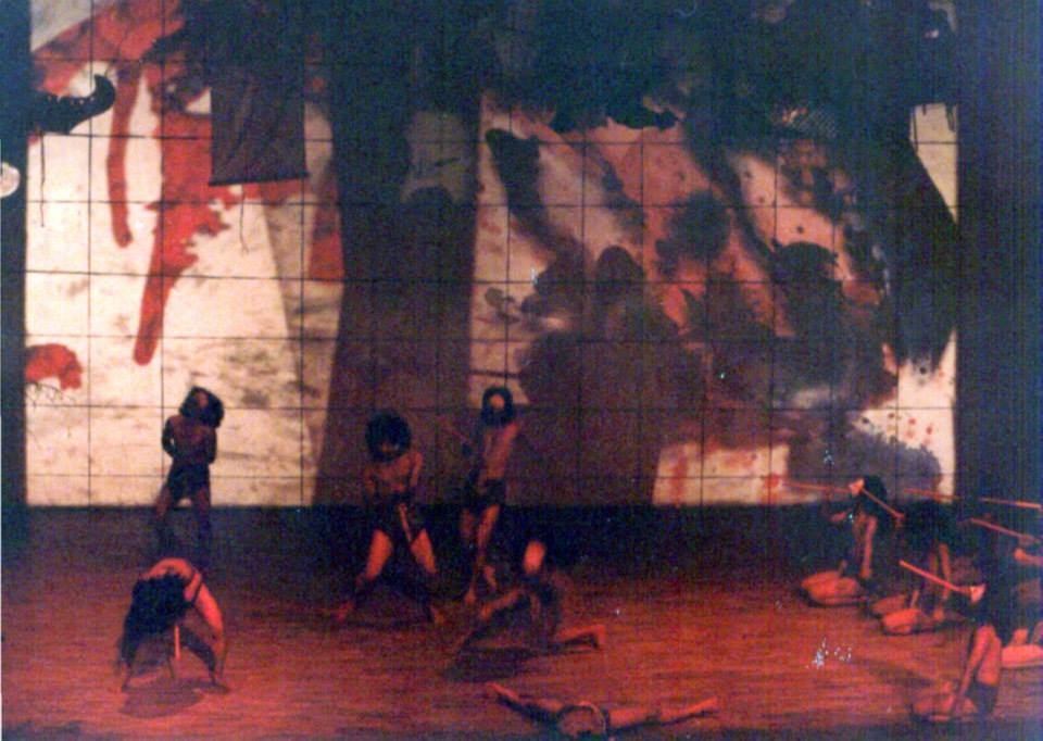 Melacak Jejak Metateater-Payung Hitam: Ketika yang Tersisa Hanya Tubuh harry 8