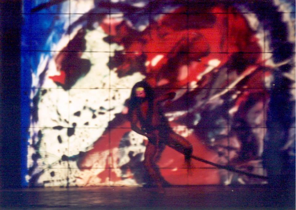 Melacak Jejak Metateater-Payung Hitam: Ketika yang Tersisa Hanya Tubuh herry Dim 2