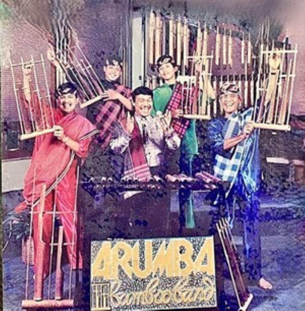 KREATIFITAS AYAHKU TENTANG SENI BUNYI ANGKLUNG DI TAHUN 1964