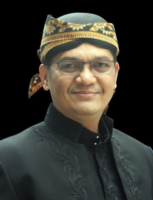 REVOLUSI PARADIGMA PARIWISATA BERBASIS BUDAYA NUSANTARA dr wawan gunawan