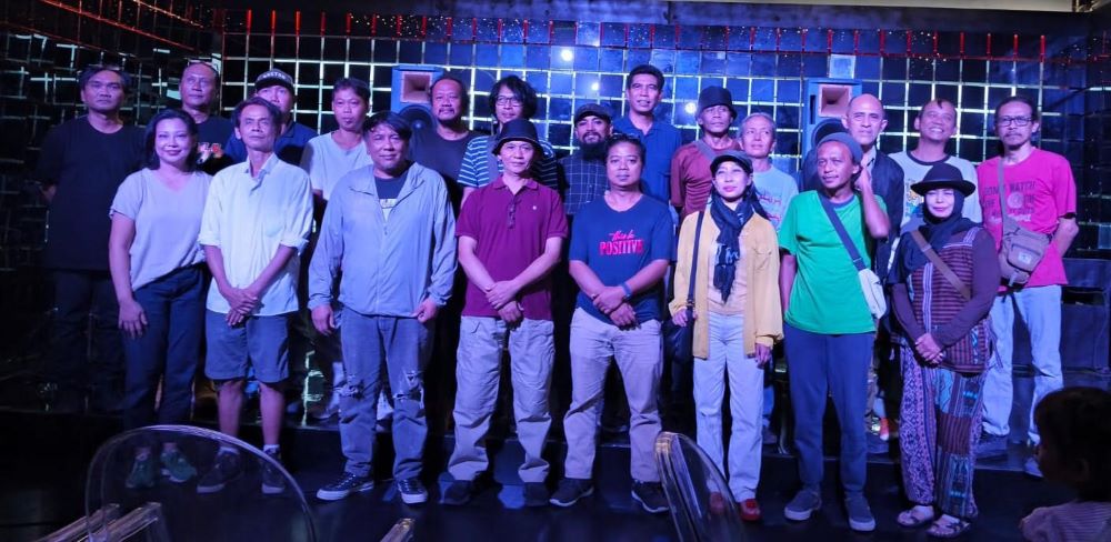 Melodi di Ujung Belati 1