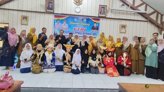 REVITALISASI BAHASA MINANGKABAU: SIJUNJUNG SUKSES GELAR FTBI 2026 TINGKAT SMP BERSAMA AKADEMISI PRODI SENI TEATER ISI PADANG PANJANG ibu trm 3